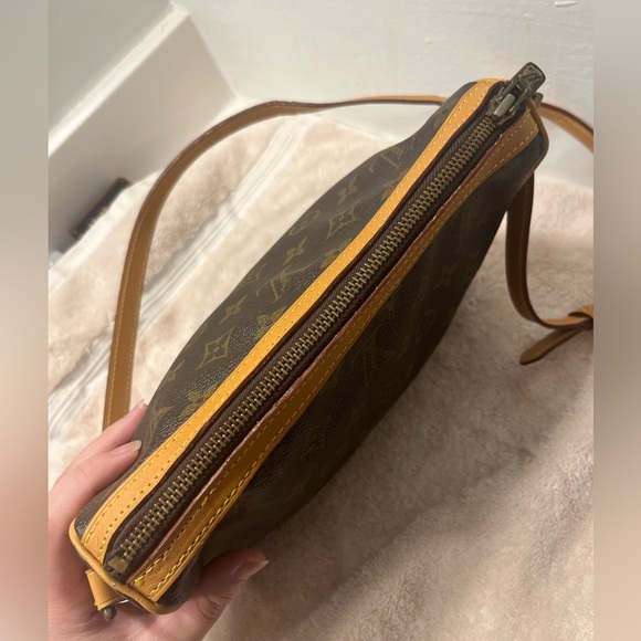 Louis Vuitton Tuileries Crossbody Monogram - Picture 4 of 17